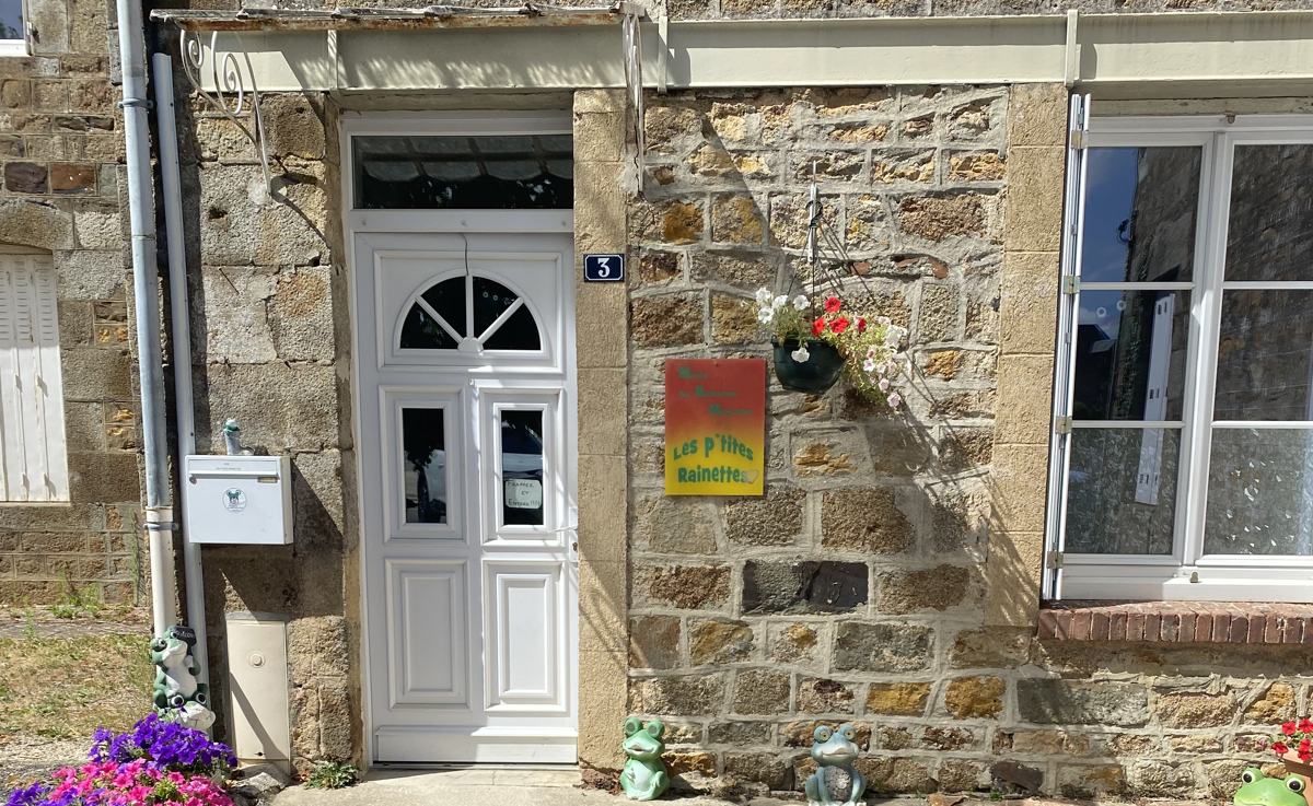 Entrée de la MAM Les P'tites Rainettes, 3 rue de l'Église à Rânes